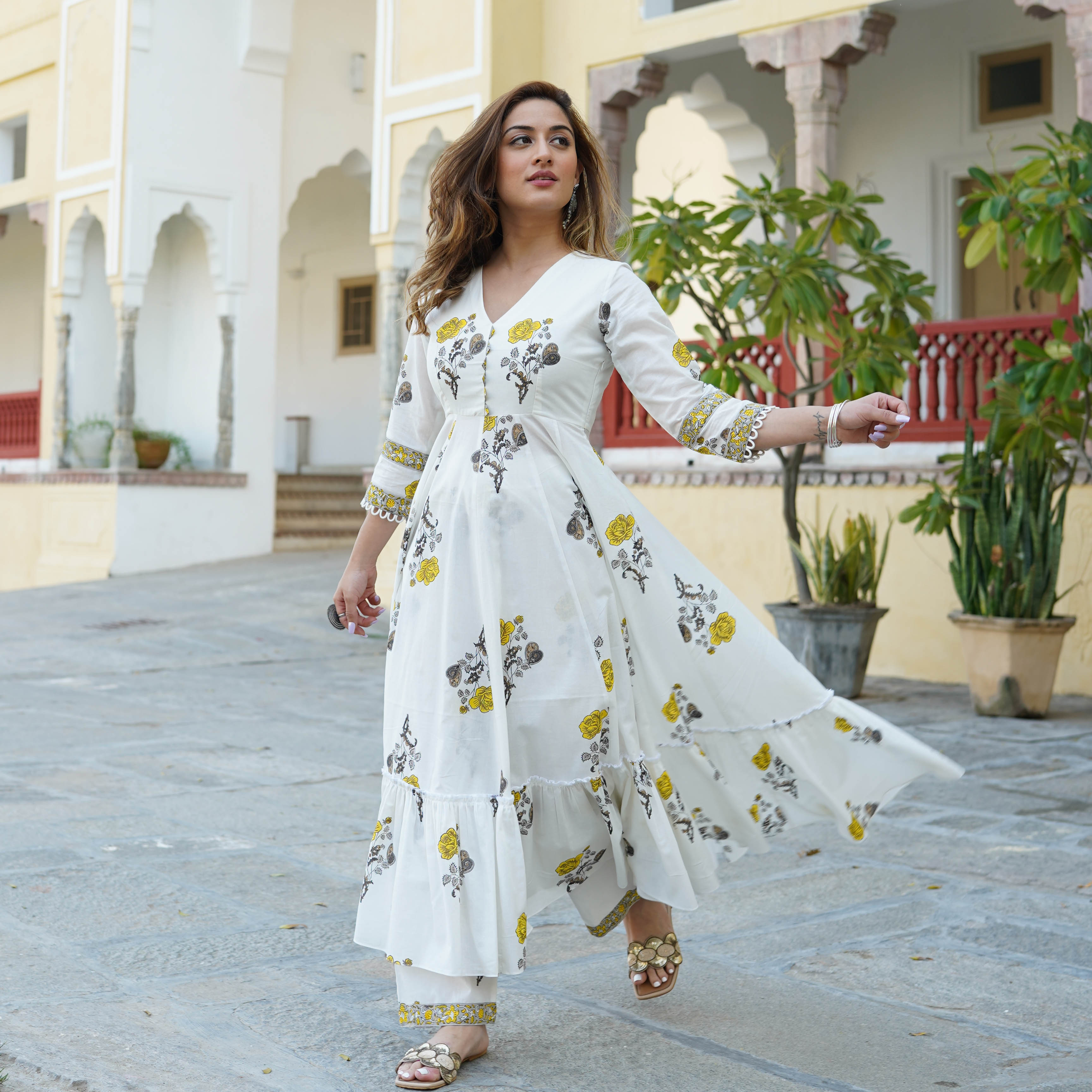 Single Flower Butta Kurta Set