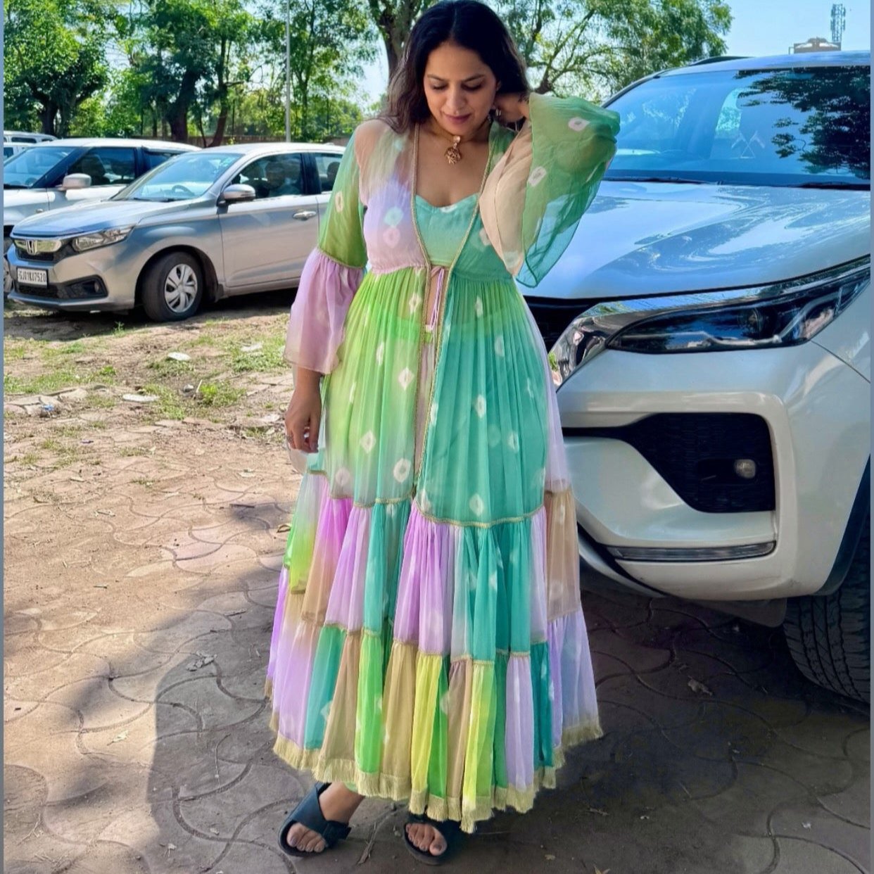 Bunaai Bandhej Cape with Top & Pants